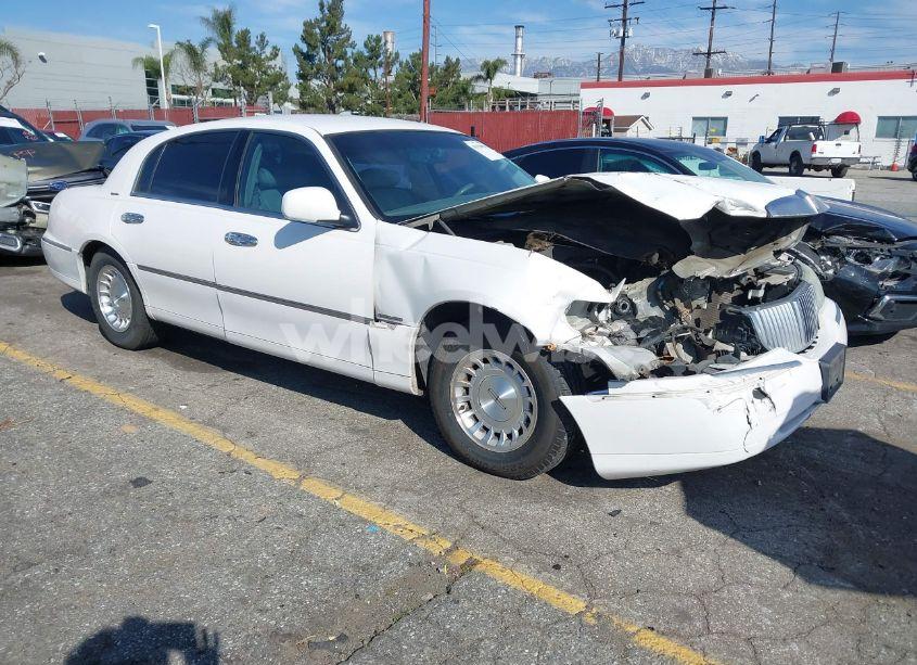2001 Lincoln Town CAR SIGNATURE (VIN 1LNHM82W01Y712594) main photo