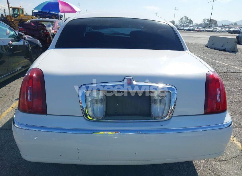 Photo 12 of 2001 Lincoln Town CAR SIGNATURE (VIN 1LNHM82W01Y712594)