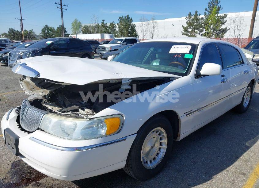 Photo 14 of 2001 Lincoln Town CAR SIGNATURE (VIN 1LNHM82W01Y712594)