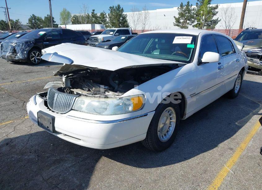 Photo 2 of 2001 Lincoln Town CAR SIGNATURE (VIN 1LNHM82W01Y712594)