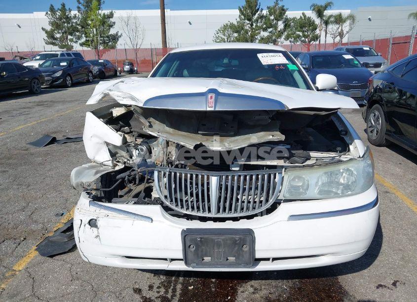 Photo 6 of 2001 Lincoln Town CAR SIGNATURE (VIN 1LNHM82W01Y712594)