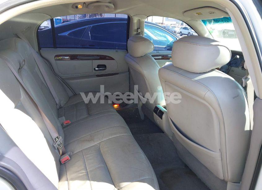 Photo 8 of 2001 Lincoln Town CAR SIGNATURE (VIN 1LNHM82W01Y712594)