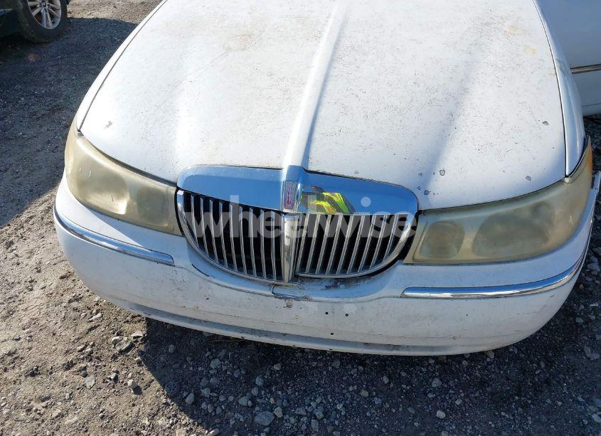 Photo 6 of 2002 Lincoln Town CAR SIGNATURE (VIN 1LNHM82W02Y655024)