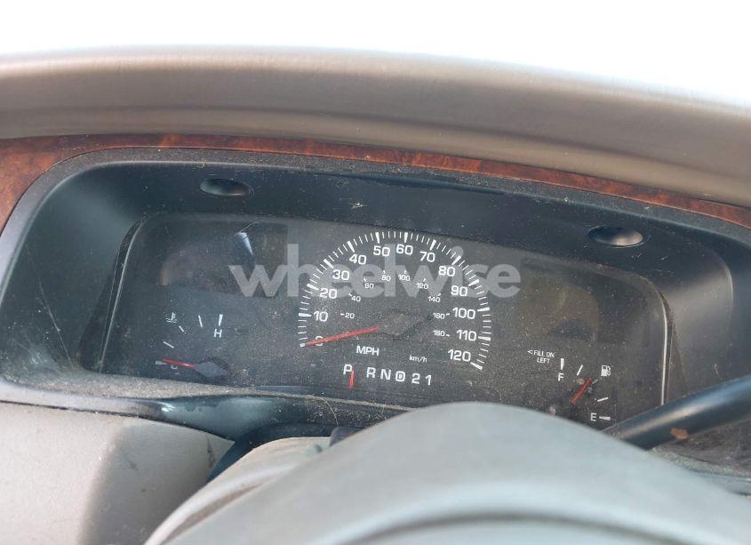 Photo 7 of 2002 Lincoln Town CAR SIGNATURE (VIN 1LNHM82W02Y655024)