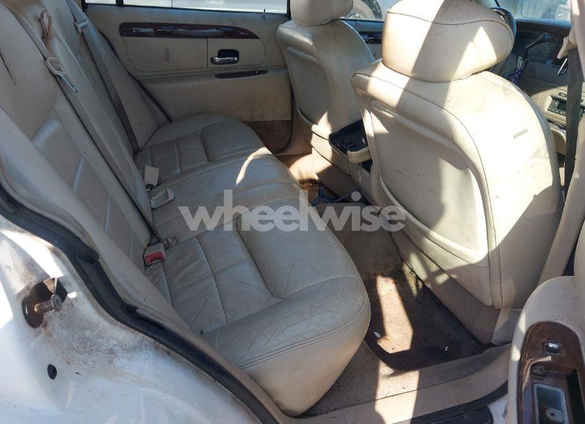 Photo 8 of 2002 Lincoln Town CAR SIGNATURE (VIN 1LNHM82W02Y655024)