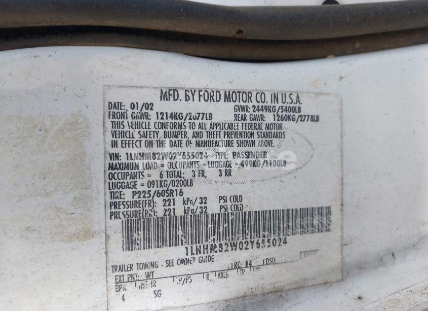 Photo 9 of 2002 Lincoln Town CAR SIGNATURE (VIN 1LNHM82W02Y655024)