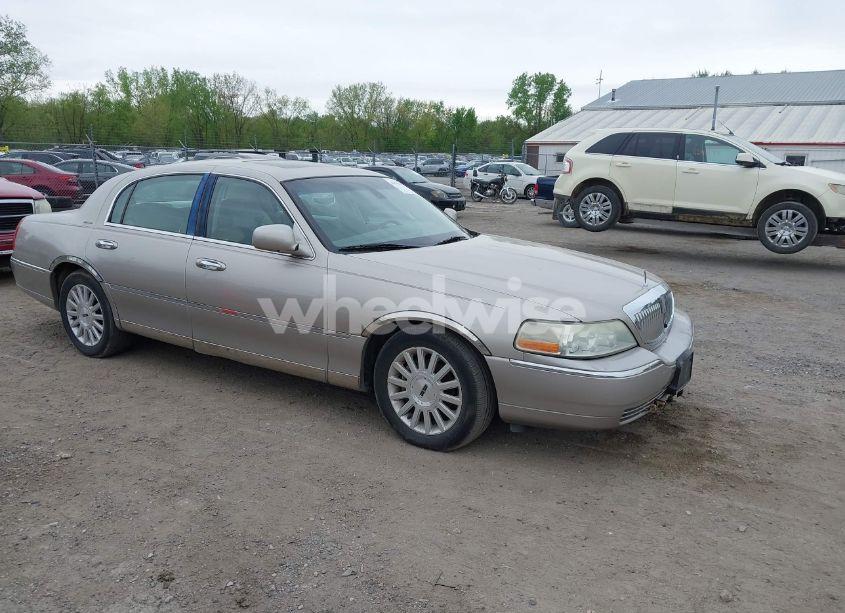 2003 Lincoln Town CAR SIGNATURE (VIN 1LNHM82W03Y615785) main photo