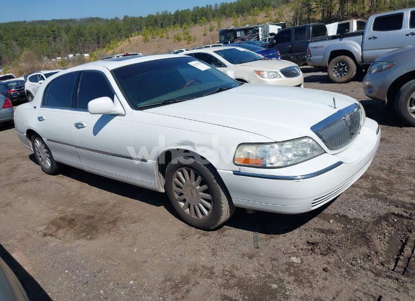 2005 Lincoln Town CAR SIGNATURE LIMITED (VIN 1LNHM82W05Y621931) main photo
