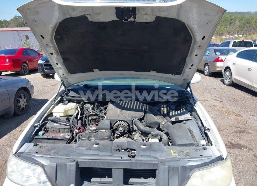 Photo 10 of 2005 Lincoln Town CAR SIGNATURE LIMITED (VIN 1LNHM82W05Y621931)