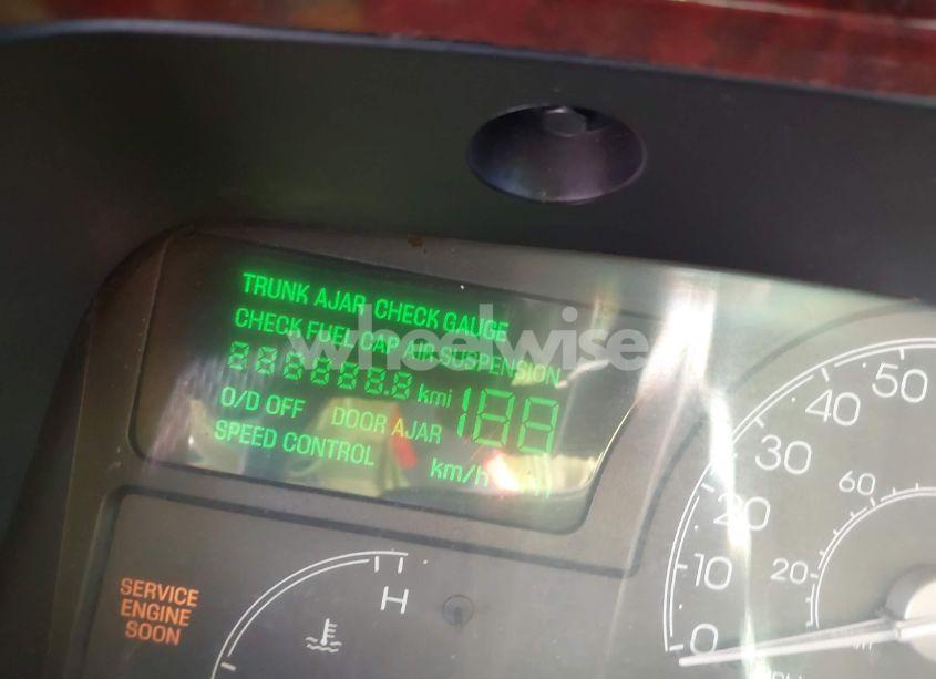 Photo 7 of 2005 Lincoln Town CAR SIGNATURE LIMITED (VIN 1LNHM82W05Y621931)