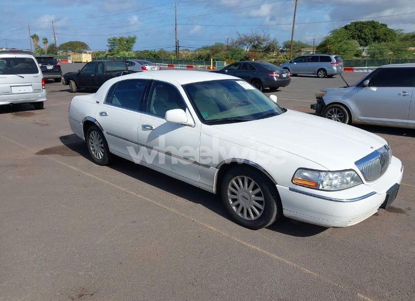 2005 Lincoln Town CAR SIGNATURE LIMITED (VIN 1LNHM82W05Y664360) main photo