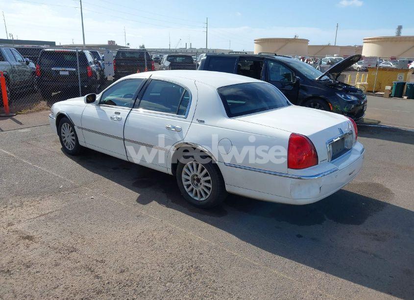 Photo 3 of 2005 Lincoln Town CAR SIGNATURE LIMITED (VIN 1LNHM82W05Y664360)