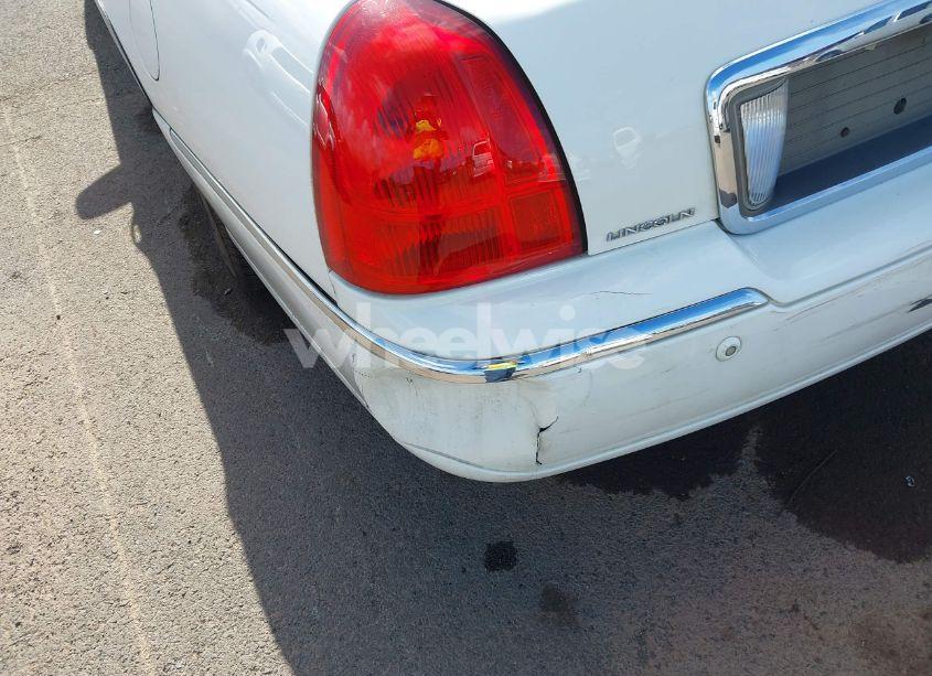 Photo 6 of 2005 Lincoln Town CAR SIGNATURE LIMITED (VIN 1LNHM82W05Y664360)