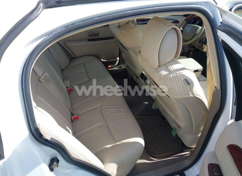 Photo 8 of 2005 Lincoln Town CAR SIGNATURE LIMITED (VIN 1LNHM82W05Y664360)