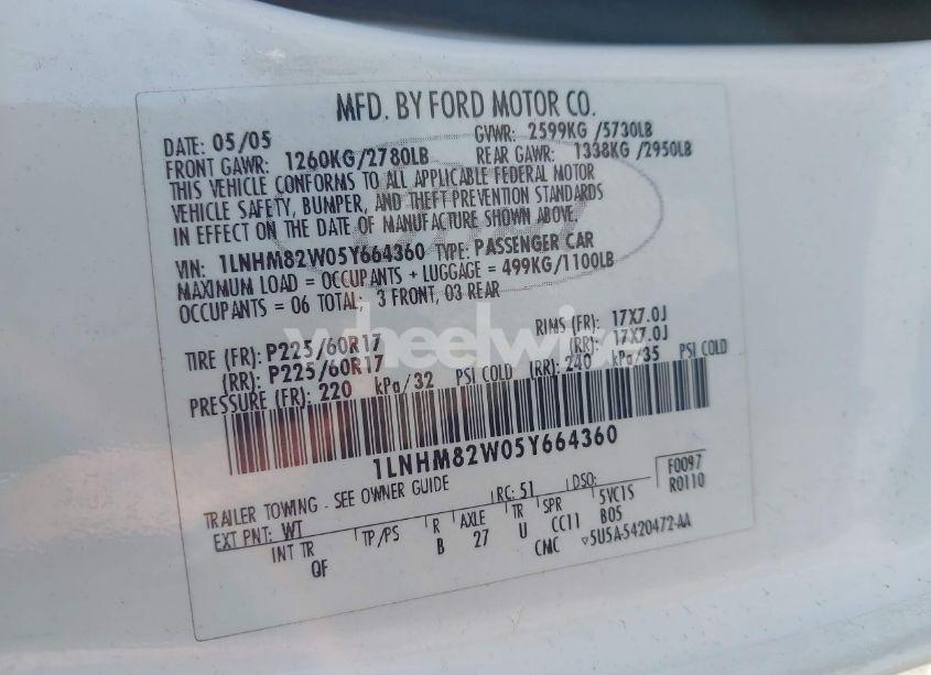 Photo 9 of 2005 Lincoln Town CAR SIGNATURE LIMITED (VIN 1LNHM82W05Y664360)