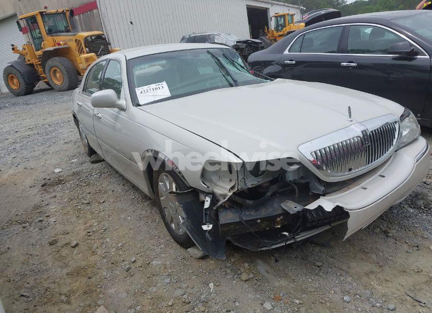 2005 Lincoln Town CAR SIGNATURE LIMITED (VIN 1LNHM82W05Y664410) main photo