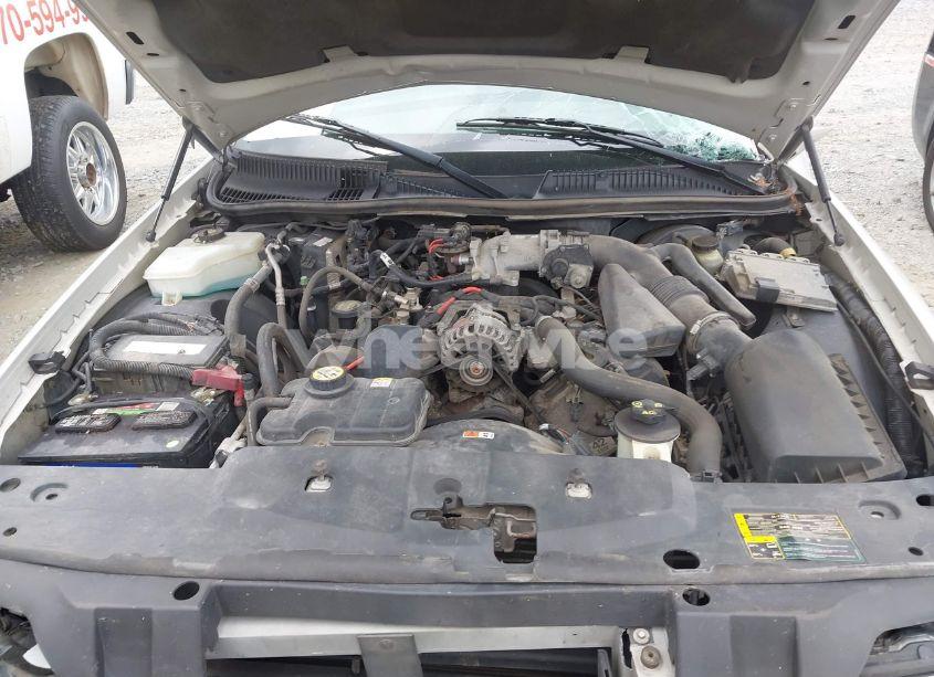 Photo 10 of 2005 Lincoln Town CAR SIGNATURE LIMITED (VIN 1LNHM82W05Y664410)