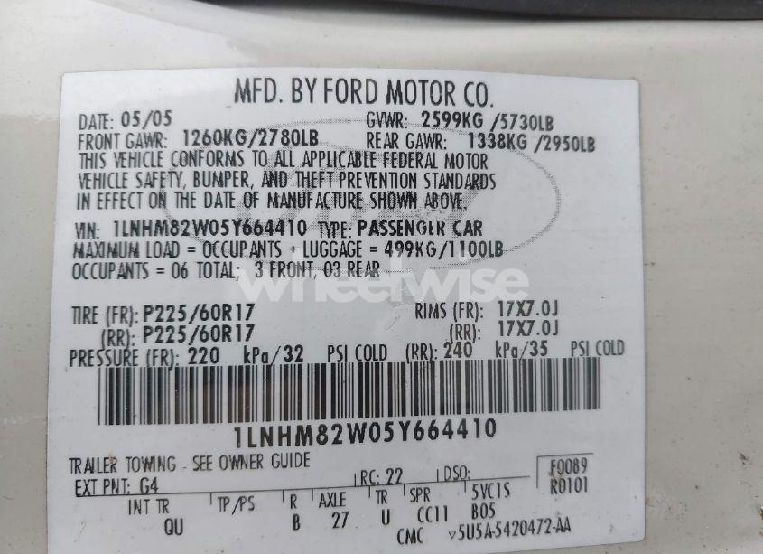 Photo 9 of 2005 Lincoln Town CAR SIGNATURE LIMITED (VIN 1LNHM82W05Y664410)