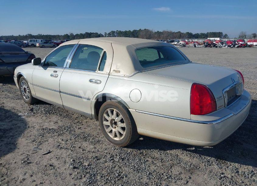 Photo 3 of 2006 Lincoln Town CAR SIGNATURE LIMITED (VIN 1LNHM82W06Y601650)
