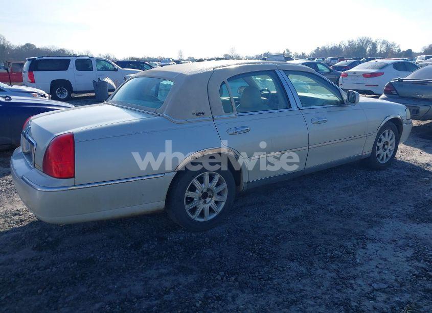 Photo 4 of 2006 Lincoln Town CAR SIGNATURE LIMITED (VIN 1LNHM82W06Y601650)