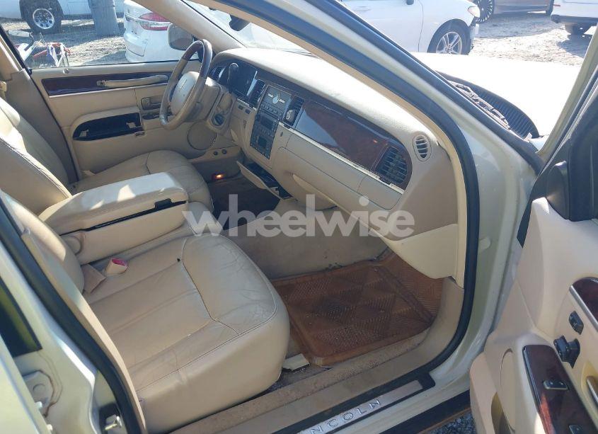 Photo 5 of 2006 Lincoln Town CAR SIGNATURE LIMITED (VIN 1LNHM82W06Y601650)