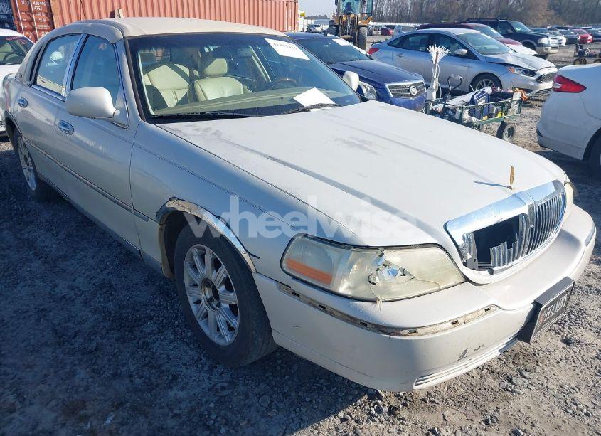 Photo 6 of 2006 Lincoln Town CAR SIGNATURE LIMITED (VIN 1LNHM82W06Y601650)