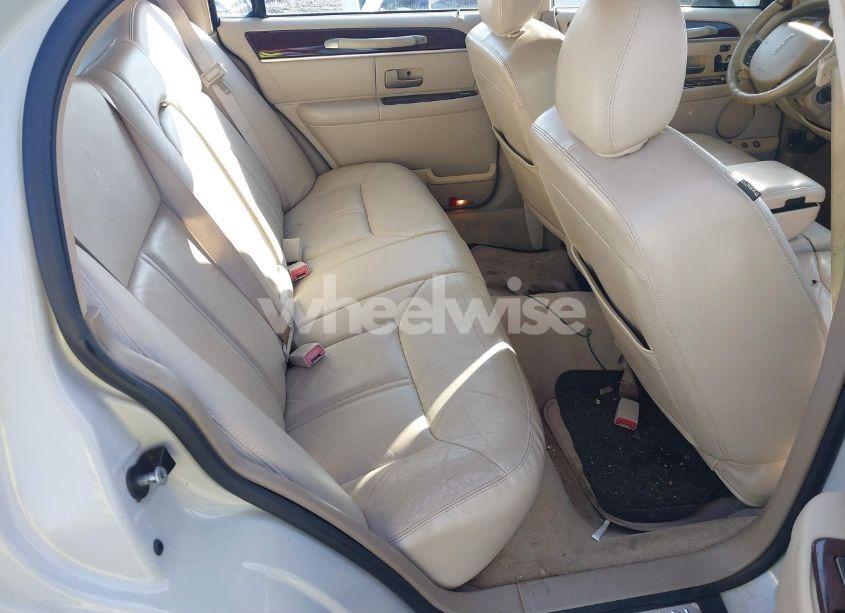 Photo 8 of 2006 Lincoln Town CAR SIGNATURE LIMITED (VIN 1LNHM82W06Y601650)