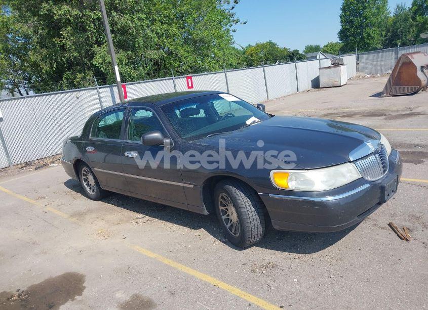 2000 Lincoln Town CAR SIGNATURE (VIN 1LNHM82W0YY914457) main photo