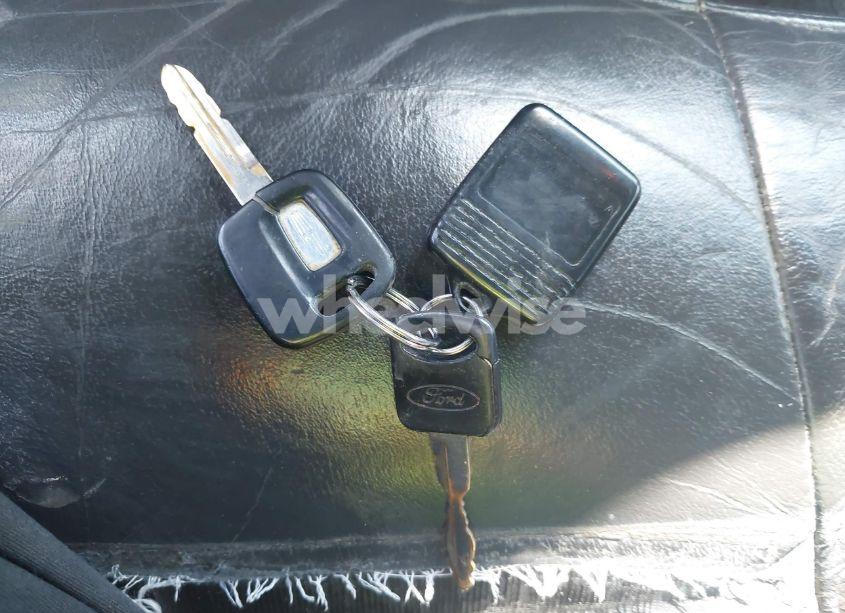 Photo 11 of 2000 Lincoln Town CAR SIGNATURE (VIN 1LNHM82W0YY914457)