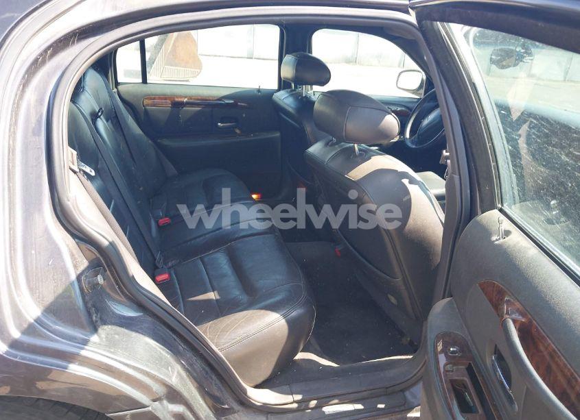 Photo 8 of 2000 Lincoln Town CAR SIGNATURE (VIN 1LNHM82W0YY914457)