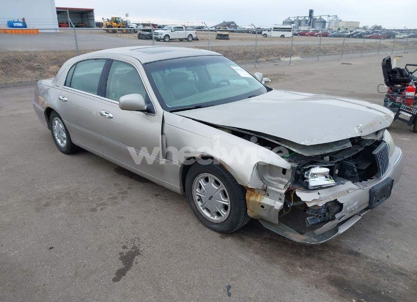 2000 Lincoln Town CAR SIGNATURE (VIN 1LNHM82W0YY929329) main photo