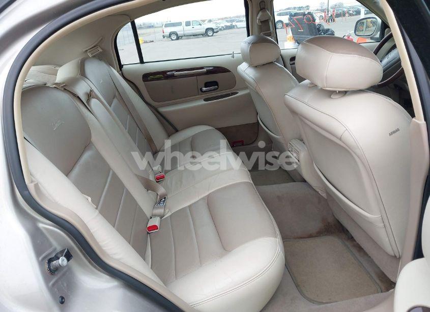 Photo 8 of 2000 Lincoln Town CAR SIGNATURE (VIN 1LNHM82W0YY929329)