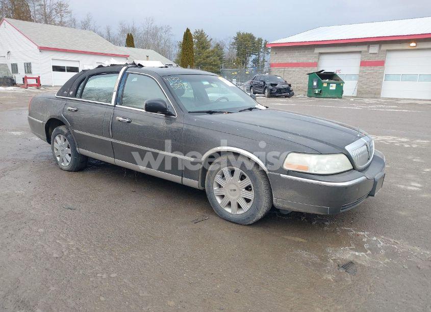 2005 Lincoln Town CAR SIGNATURE LIMITED (VIN 1LNHM82W15Y613269) main photo