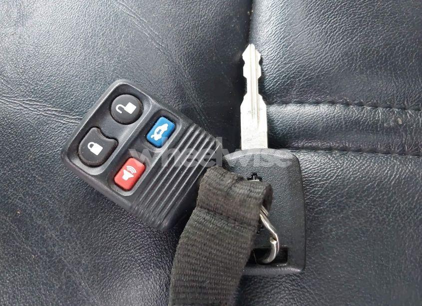 Photo 11 of 2005 Lincoln Town CAR SIGNATURE LIMITED (VIN 1LNHM82W15Y613269)