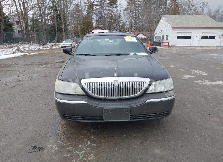 Photo 13 of 2005 Lincoln Town CAR SIGNATURE LIMITED (VIN 1LNHM82W15Y613269)