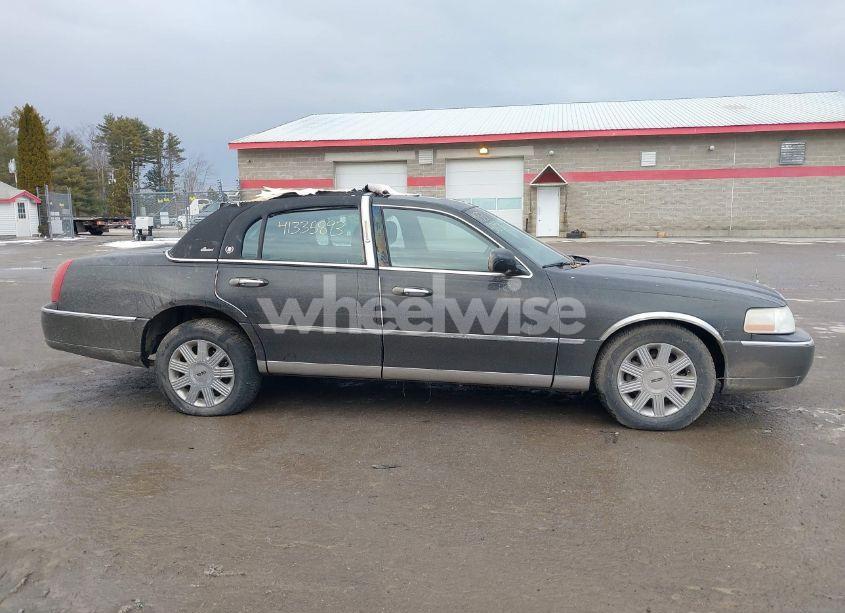 Photo 14 of 2005 Lincoln Town CAR SIGNATURE LIMITED (VIN 1LNHM82W15Y613269)