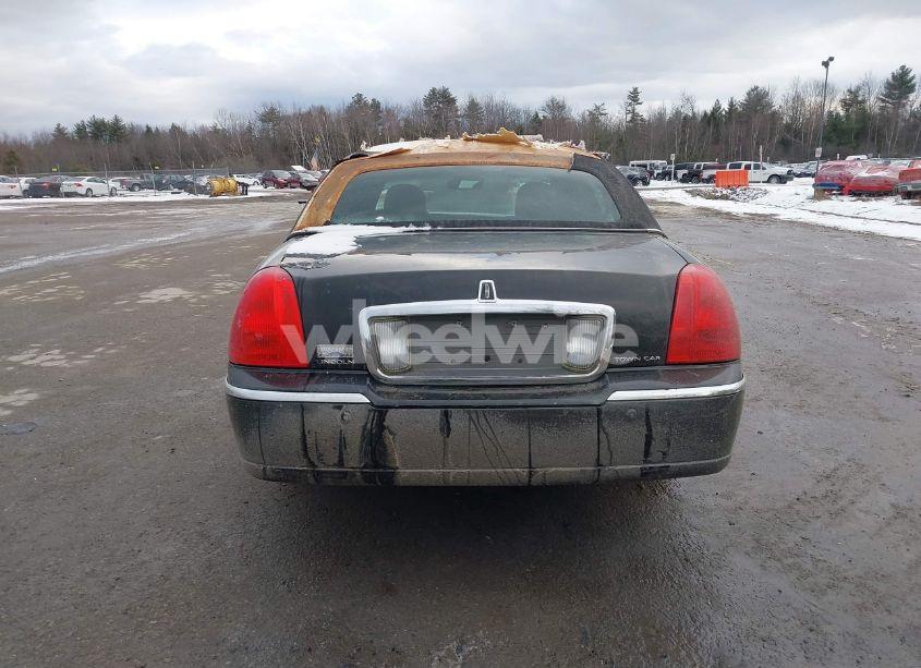 Photo 15 of 2005 Lincoln Town CAR SIGNATURE LIMITED (VIN 1LNHM82W15Y613269)