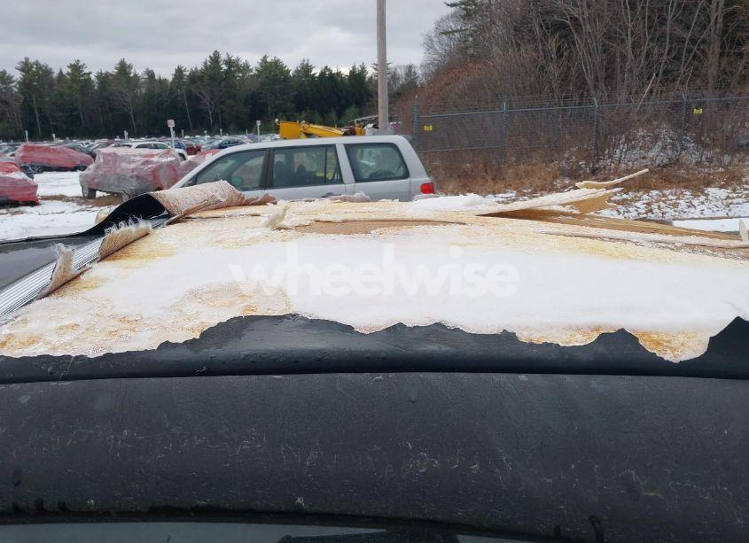 Photo 6 of 2005 Lincoln Town CAR SIGNATURE LIMITED (VIN 1LNHM82W15Y613269)