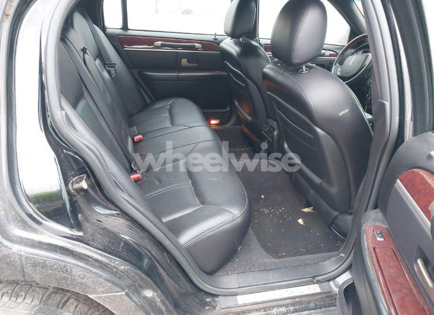 Photo 8 of 2005 Lincoln Town CAR SIGNATURE LIMITED (VIN 1LNHM82W15Y613269)