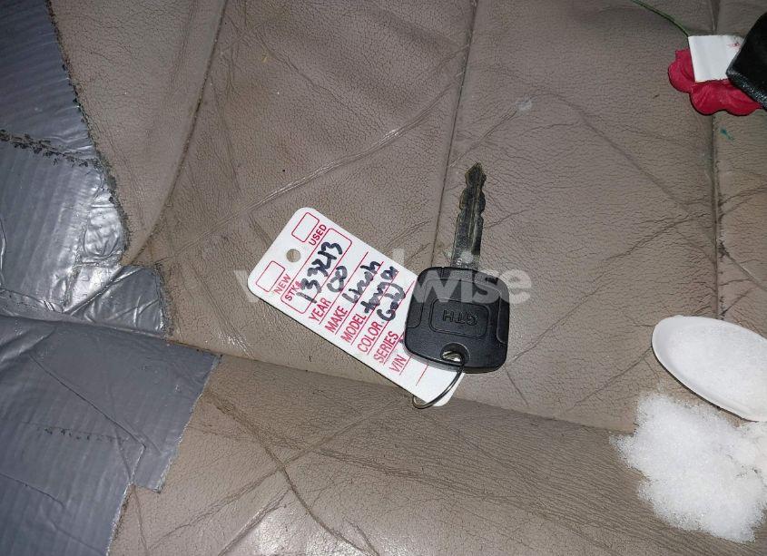 Photo 11 of 2000 Lincoln Town CAR SIGNATURE (VIN 1LNHM82W1YY934202)