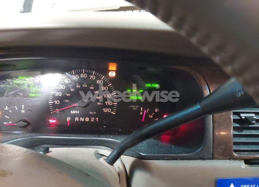 Photo 15 of 2000 Lincoln Town CAR SIGNATURE (VIN 1LNHM82W1YY934202)