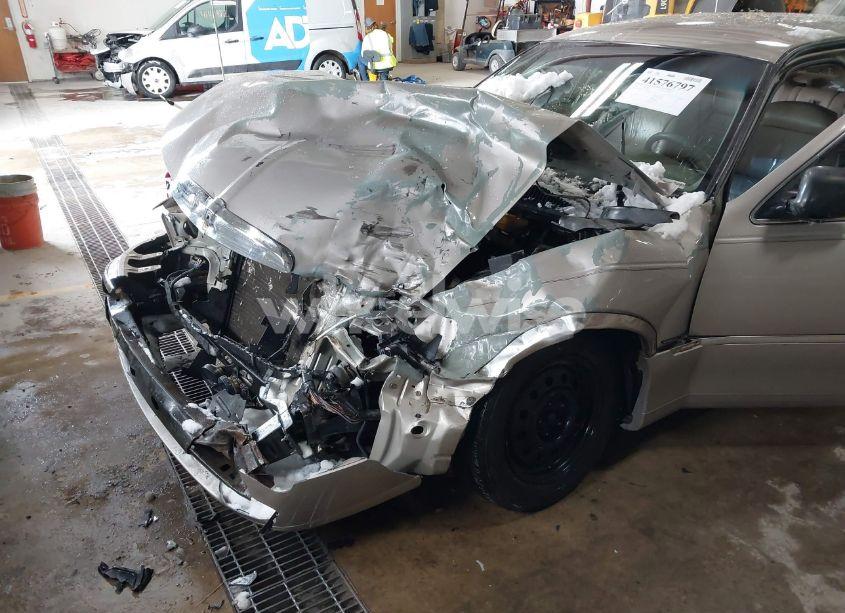 Photo 6 of 2000 Lincoln Town CAR SIGNATURE (VIN 1LNHM82W1YY934202)