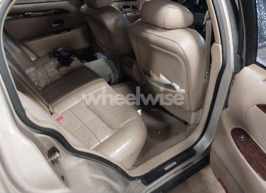 Photo 8 of 2000 Lincoln Town CAR SIGNATURE (VIN 1LNHM82W1YY934202)