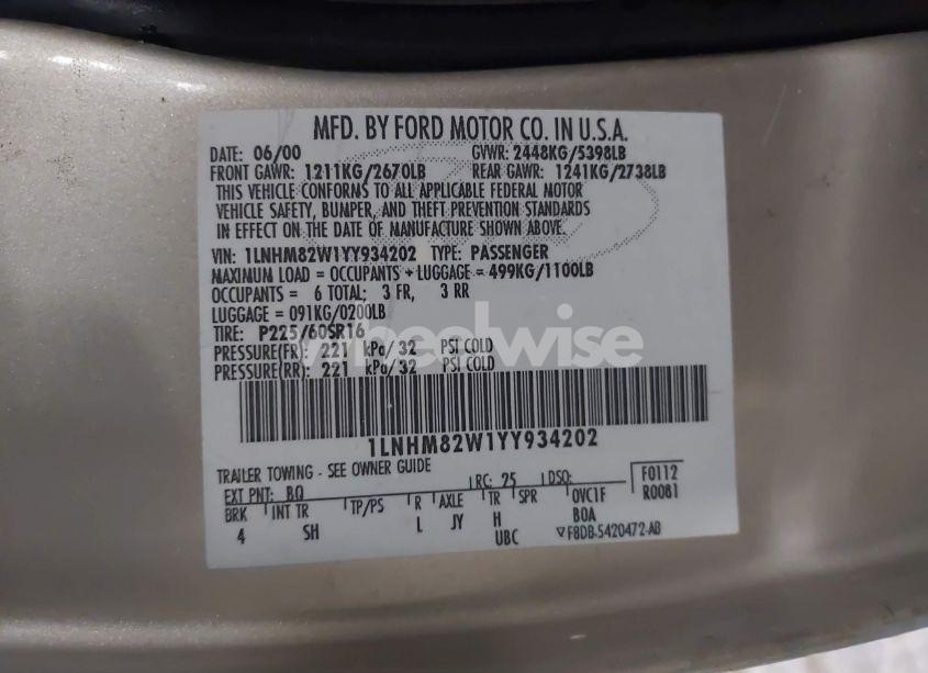 Photo 9 of 2000 Lincoln Town CAR SIGNATURE (VIN 1LNHM82W1YY934202)