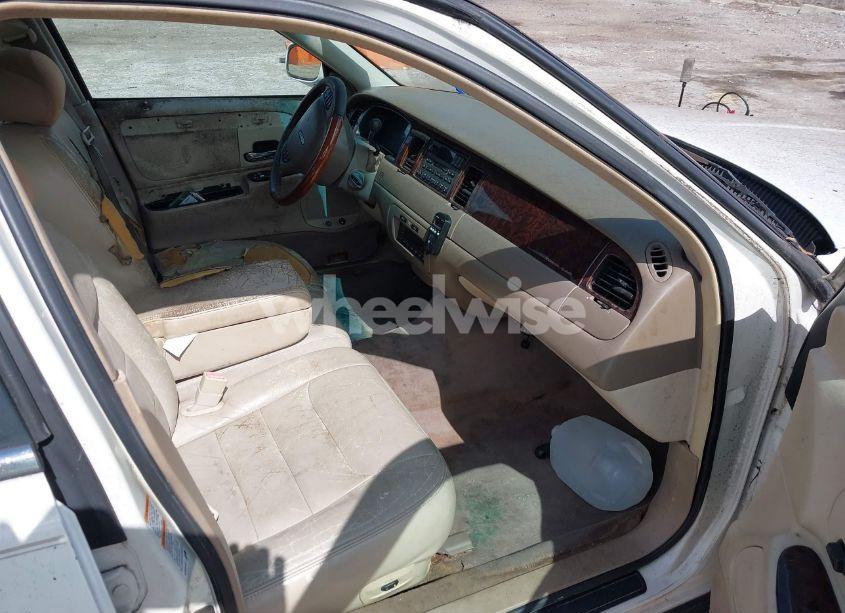 Photo 5 of 2001 Lincoln Town CAR SIGNATURE (VIN 1LNHM82W21Y630415)