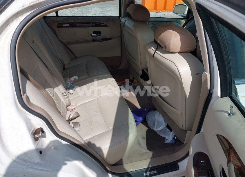 Photo 8 of 2001 Lincoln Town CAR SIGNATURE (VIN 1LNHM82W21Y630415)