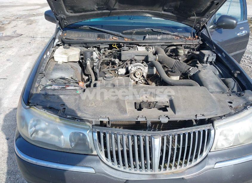 Photo 10 of 2001 Lincoln Town CAR SIGNATURE (VIN 1LNHM82W21Y640992)