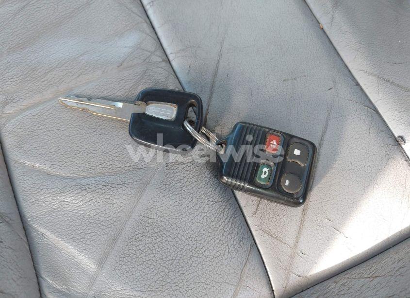 Photo 11 of 2001 Lincoln Town CAR SIGNATURE (VIN 1LNHM82W21Y640992)