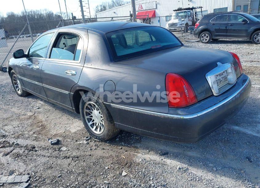 Photo 3 of 2001 Lincoln Town CAR SIGNATURE (VIN 1LNHM82W21Y640992)