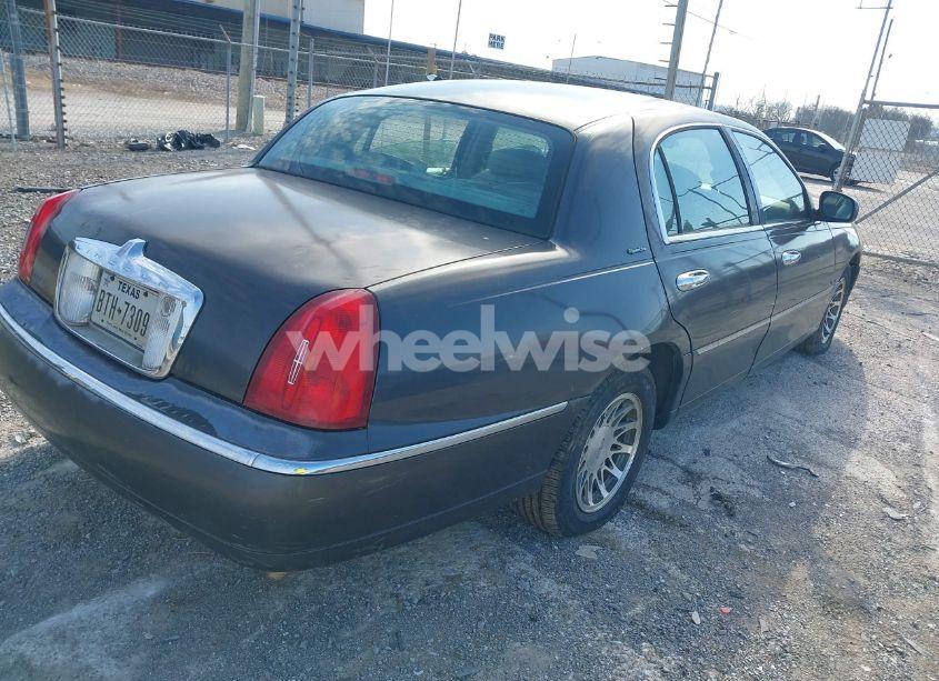 Photo 4 of 2001 Lincoln Town CAR SIGNATURE (VIN 1LNHM82W21Y640992)